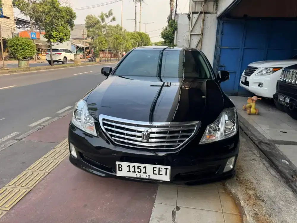 Toyota crown th 2009 AT sunroof