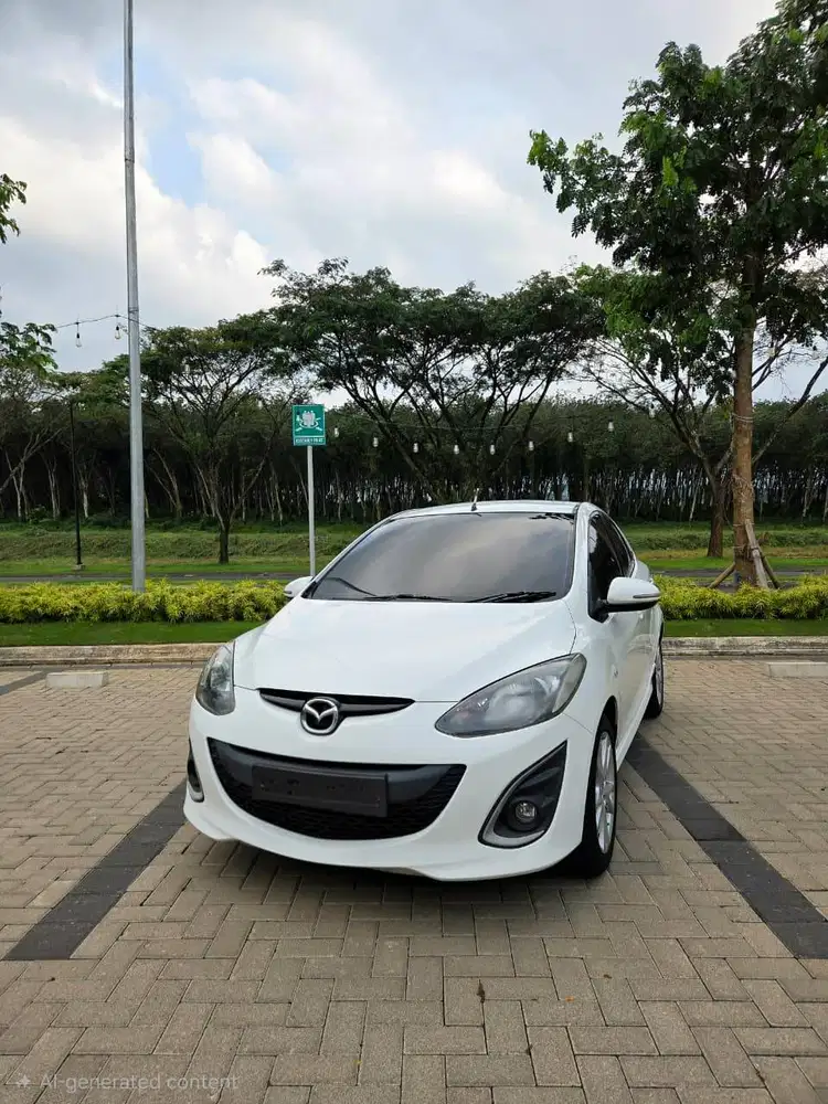 Mazda 2 tipe R tahun 2012 Hatchback Plat H Semarang Tangan Pertama