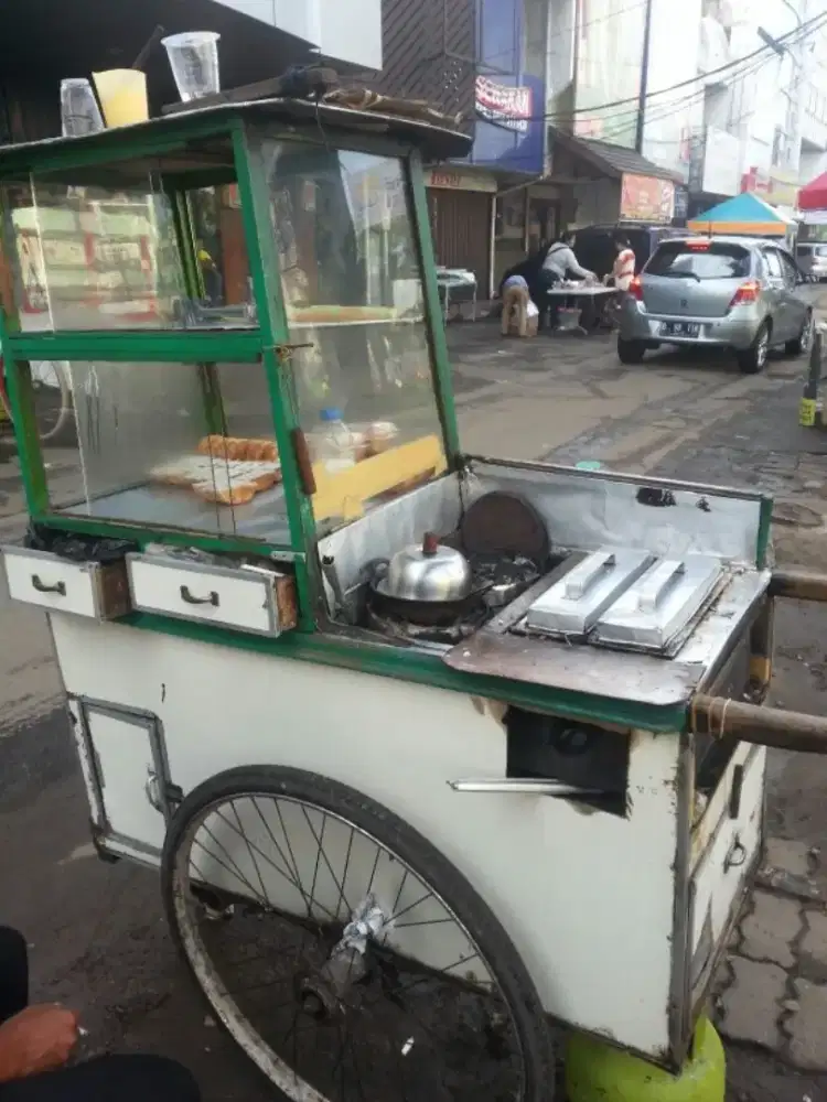 Dibutuhkan Kariawan Untuk Membuat kue ape, kue pukis, kue pancong