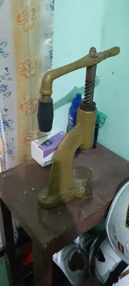 Alat pembuat kancing bungkus
