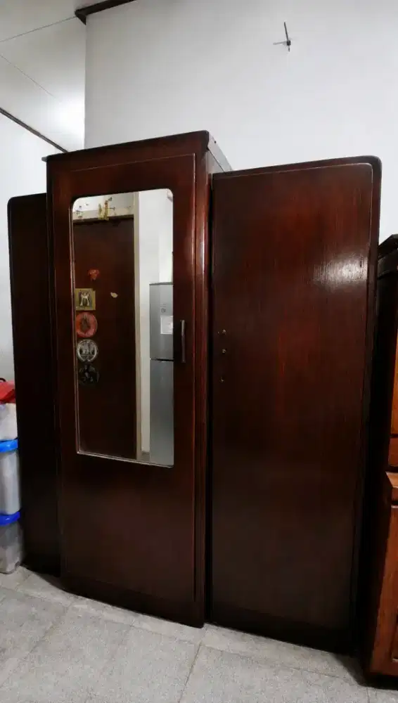 Lemari Jati Vintage “Colonial Rounded Mirror” ±100 Tahun
