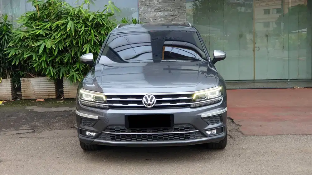 Volkswagen VW Tiguan Allspace 1.4 TSI AT Abu Metalik NIK 2020 Garansi