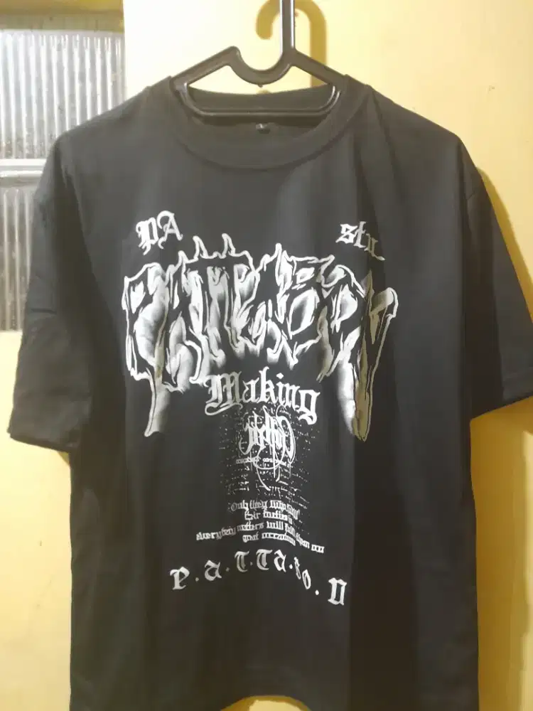 Tshirt distro metal size L NEW