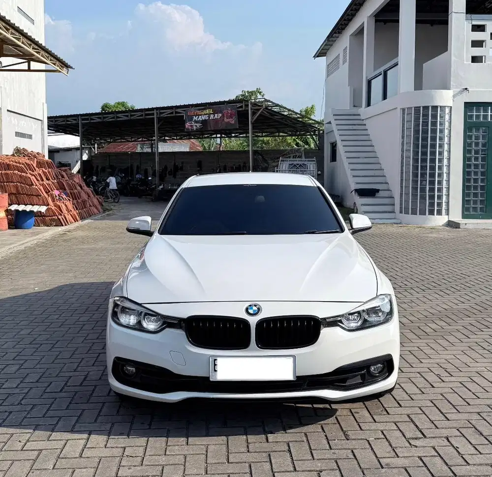 BMW 320i F30 Sport Shadow LCI Facelift Last Edition 2019