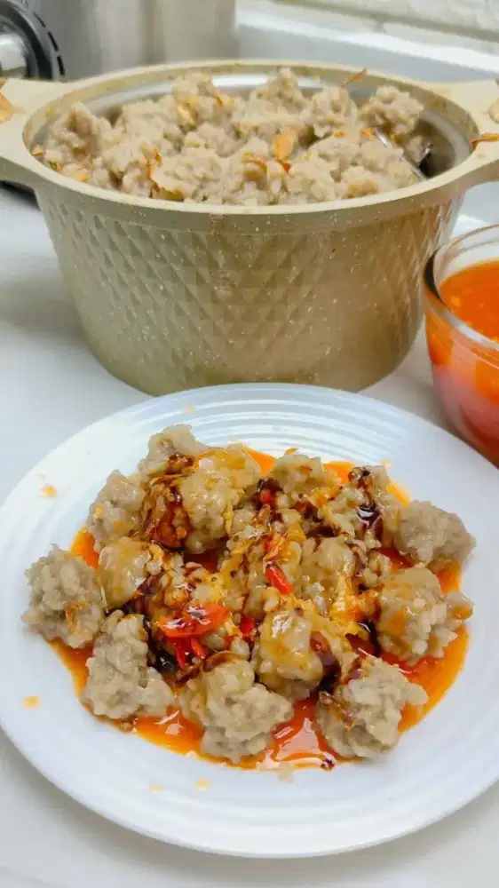 Pekerja untuk jualan gerobakan dan produksi dimsum