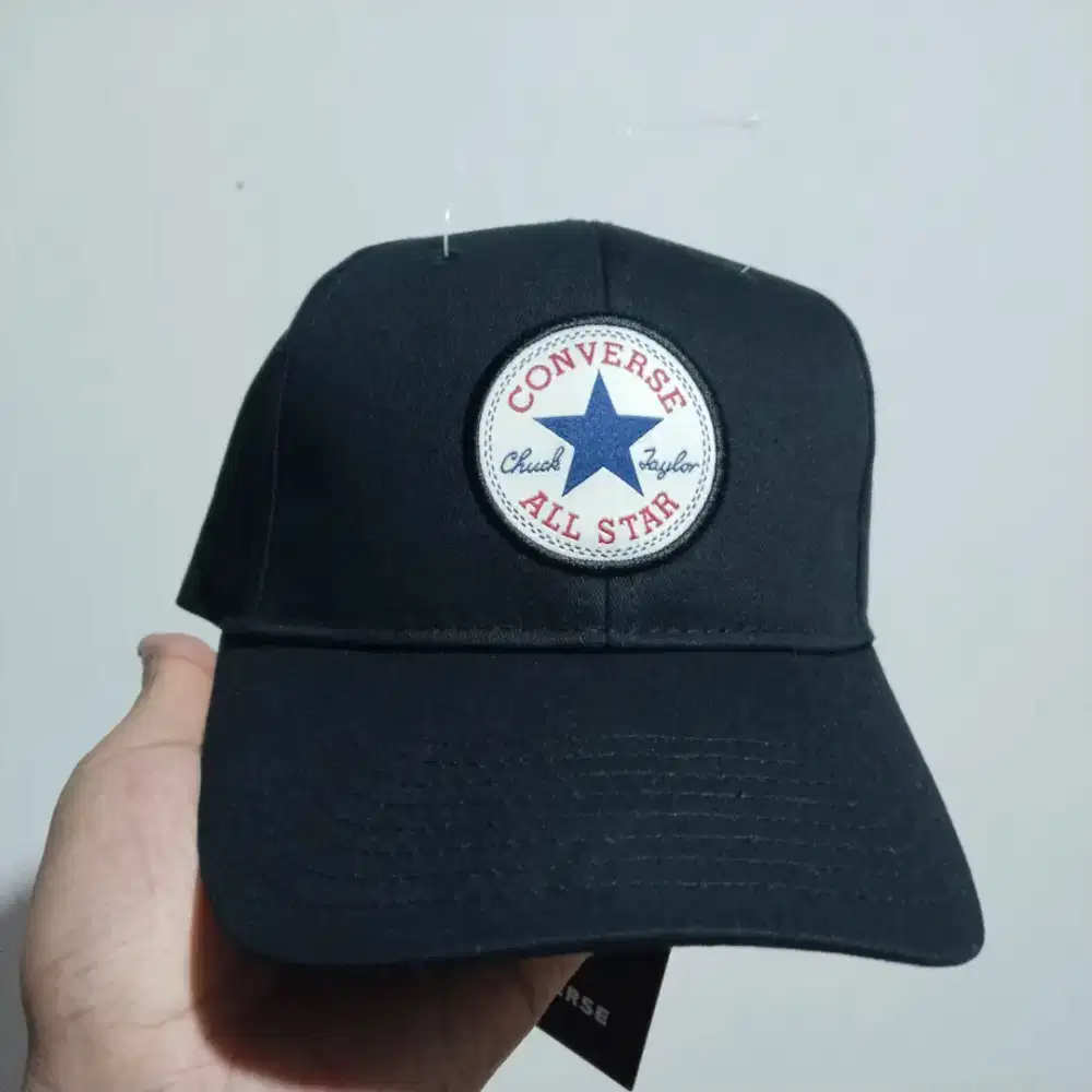 Topi Converse pria