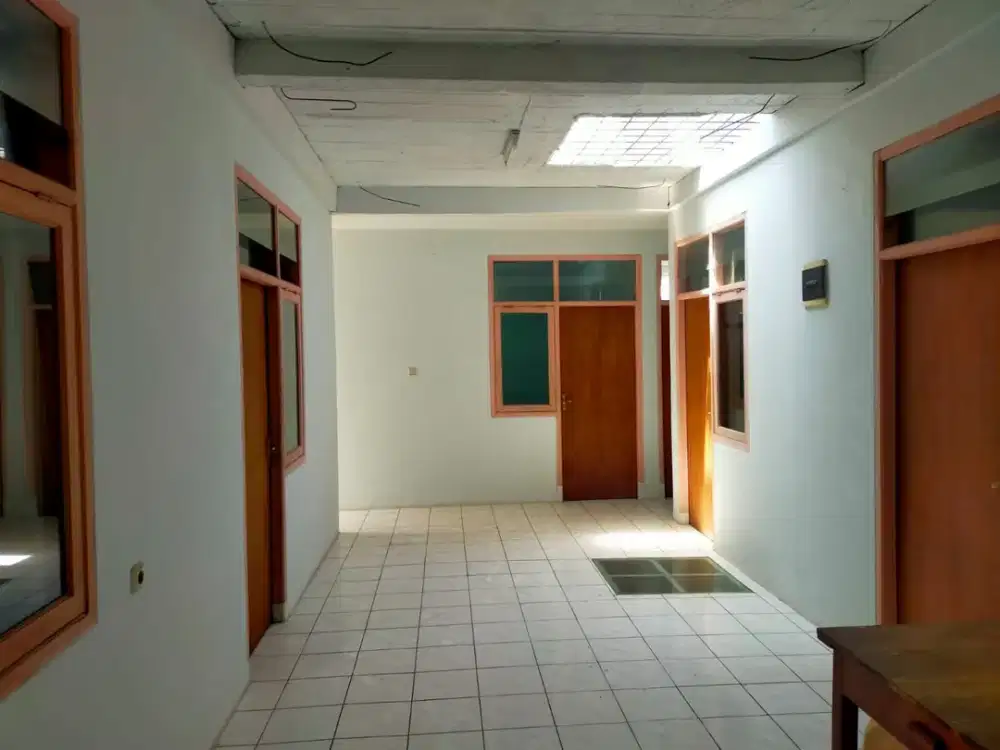 Rumah Kos Kost 21 Kamar di Ciateul