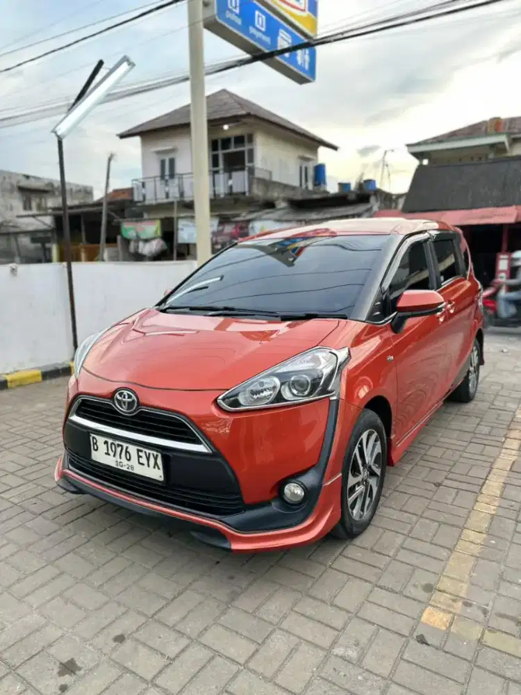 TOYOTA SIENTA 2017 V AT