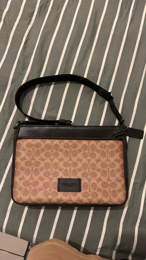 Coach District Crossbody Bag (Tas Pria)