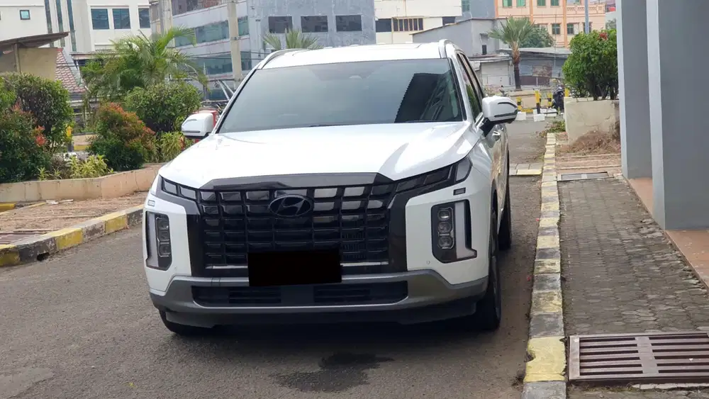 Km 18rb hyundai palisade signature diesel 2023 pakai 2024 putih