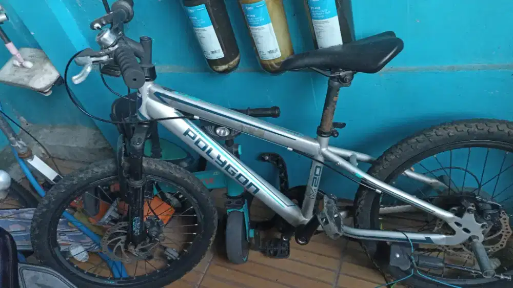 Sepeda bmx polygon maze