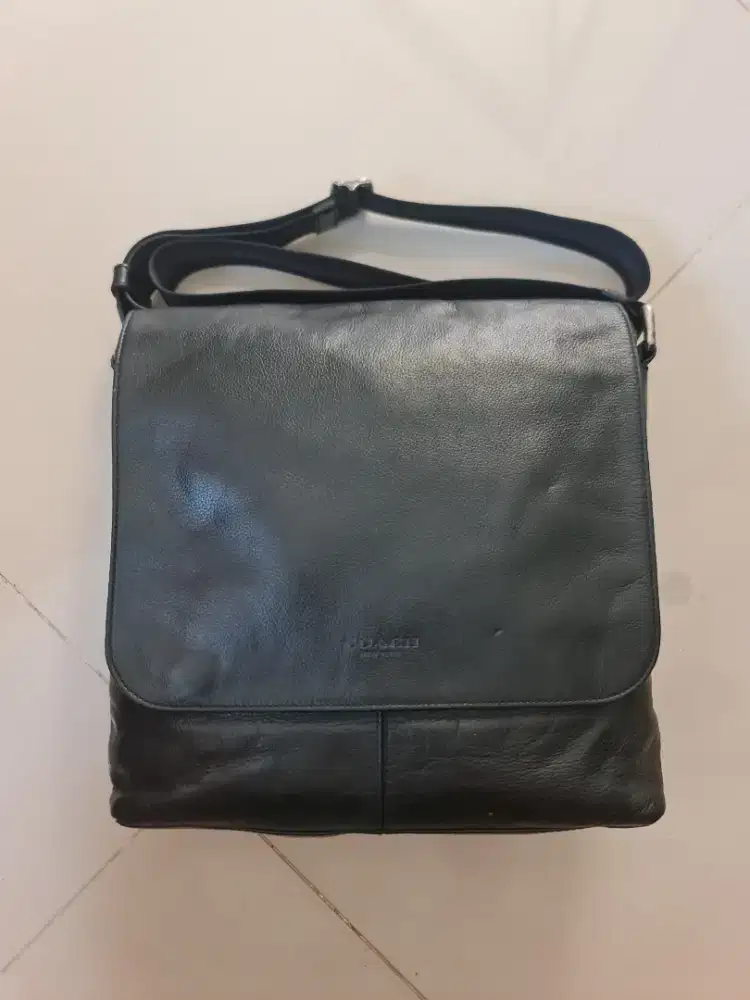 200. Sling Messenger Bag Men Pria Coach Charles Flap Top Black
Second