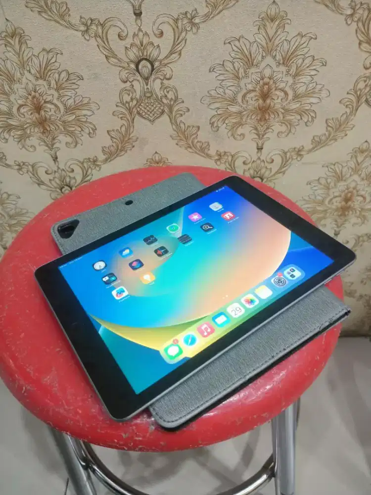 iPad gen 5 wifi only 32gb mlus normal semua nya fp ok SM cas aja