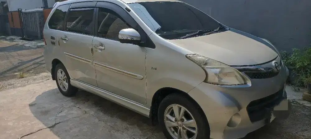 Toyota Avanza Veloz 1.5 AT 2013