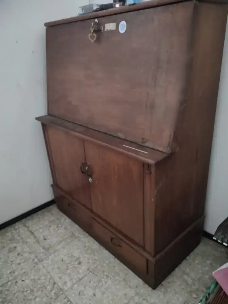 Meja belajar kuno