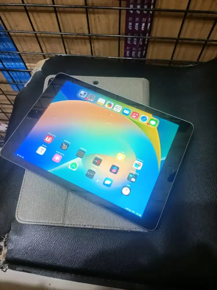 iPad gen 5 wifi only 32gb mlus normal semua nya fp ok SM cas aja
