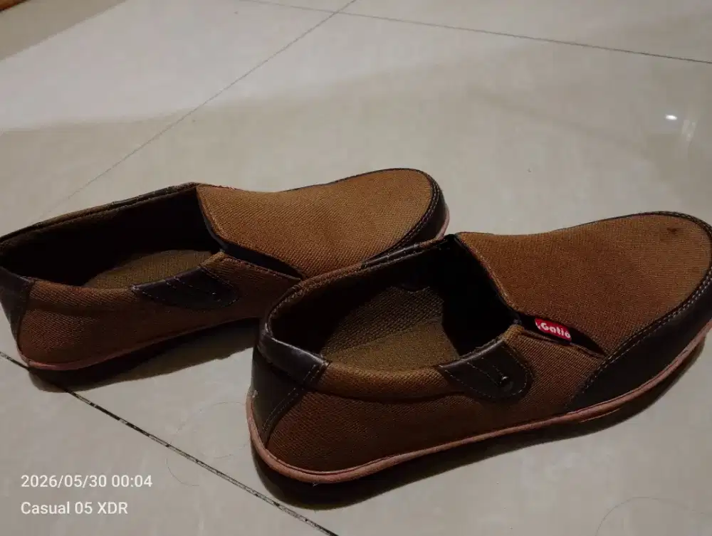 Sepatu slip-on  canvas premium