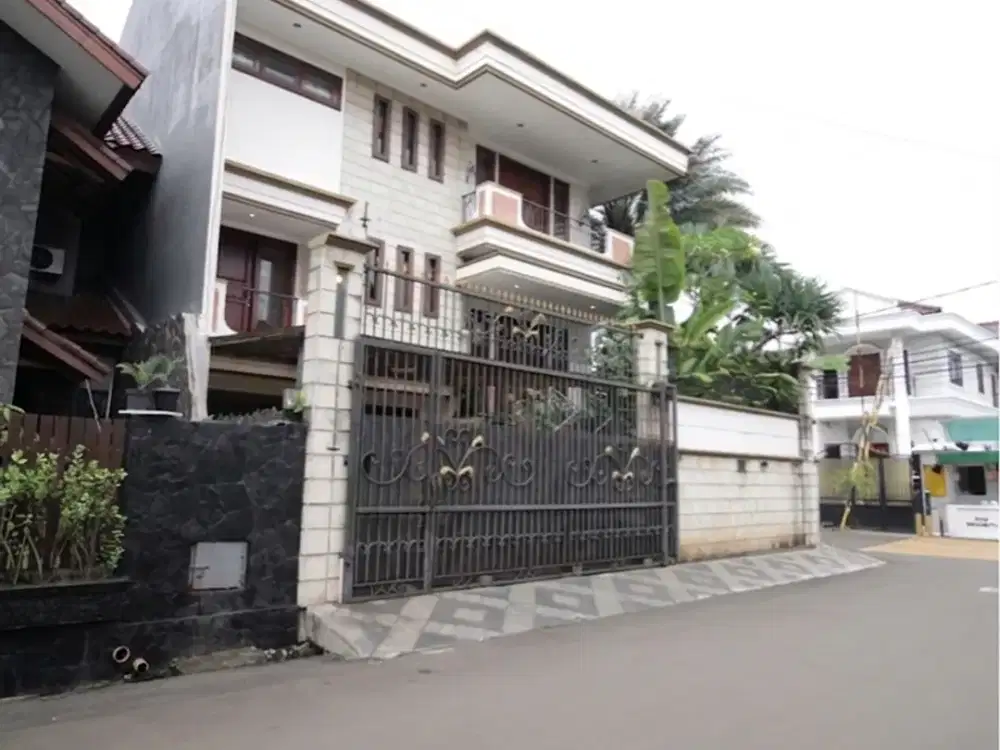 Di Jual Rumah Permata Hijau , 10 Menit ke Senayan City