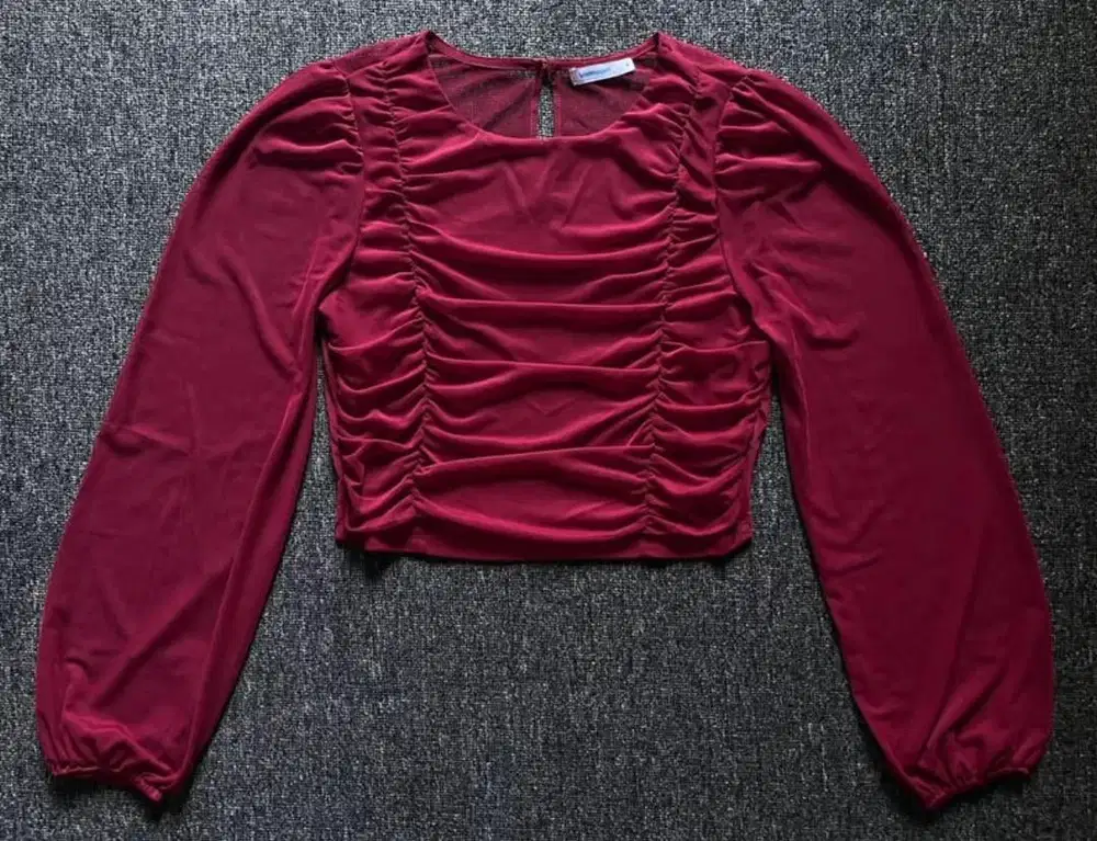 crop merah maroon lengan panjang