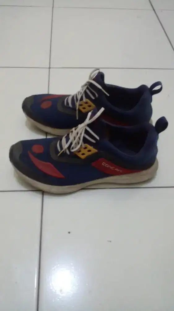 Sepatu Concave ukuran 43 Warna Biru, buat olahraga, jalan2 dsb