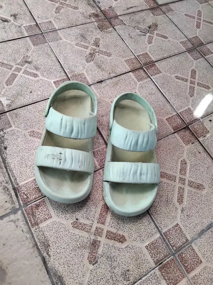Sendal anak cewe size 21_22