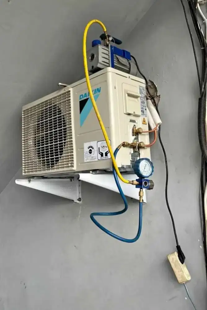 Service AC, bongkar pasang AC cuci AC, tambah/isi freon ,vakum AC dll