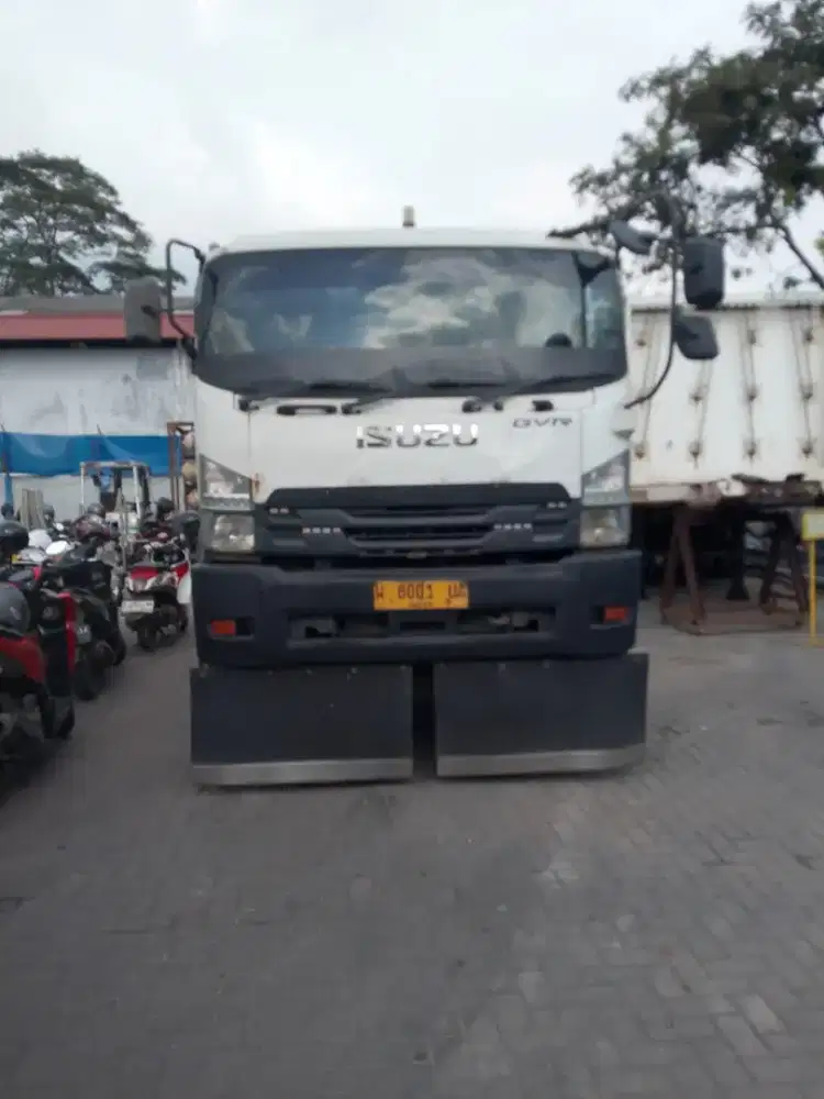 Dijual Truck trailer Izuzu Giga