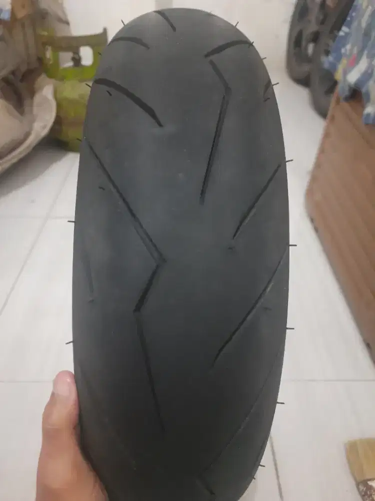 Ban tubeless primaax 110/70 ring 12