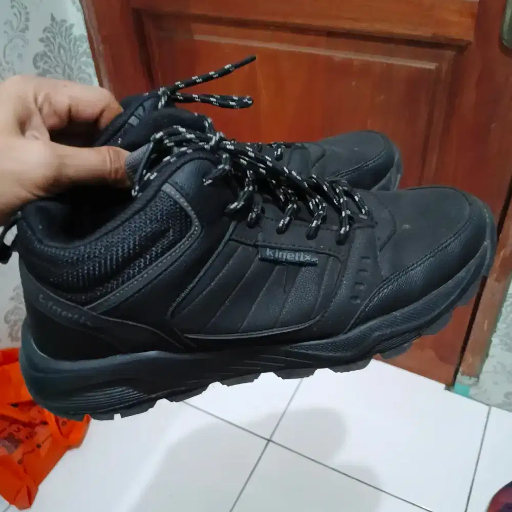 Sepatu tactical Kinetix All black