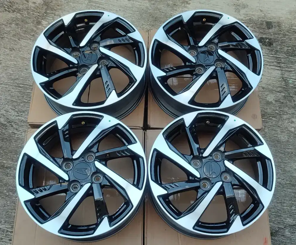 VELG OEM SIGRA 2025 KONDISI MULUS