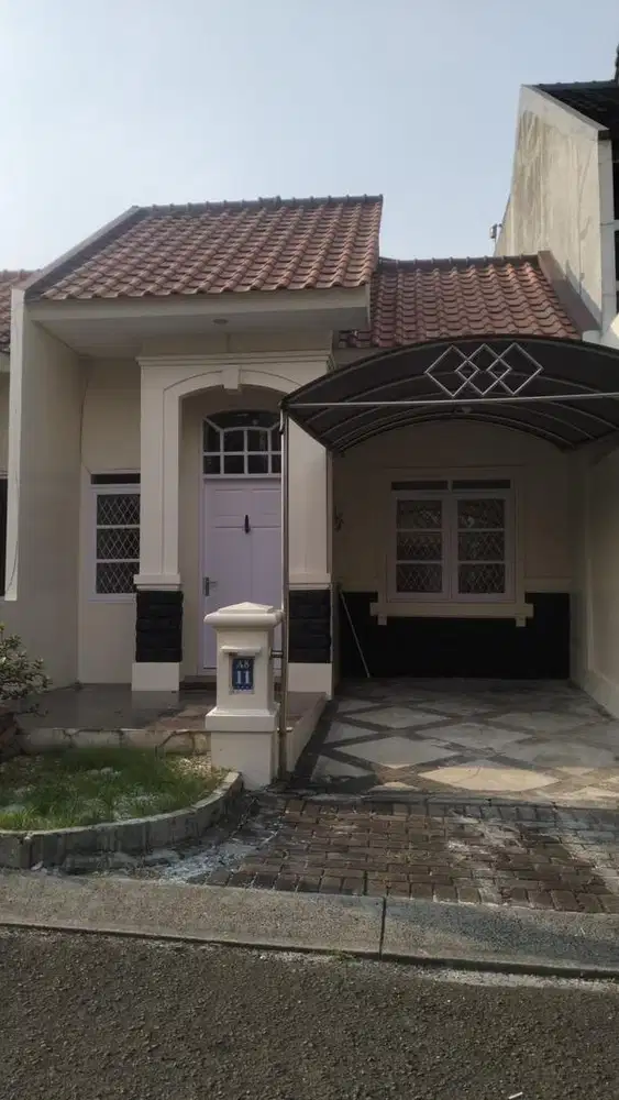 Rumah 2 Lantai Disewakan di Cluster Premium Kota Wisata (Baru Renov)
