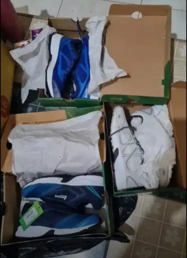 Sepatu Baru League 3 pasang
