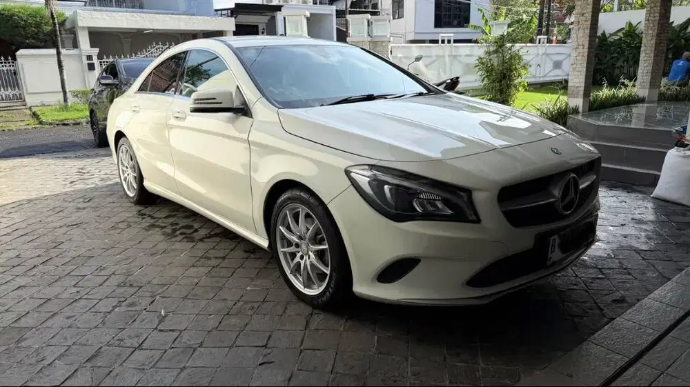Mercedes CLA 200 Putih Siap Pakai