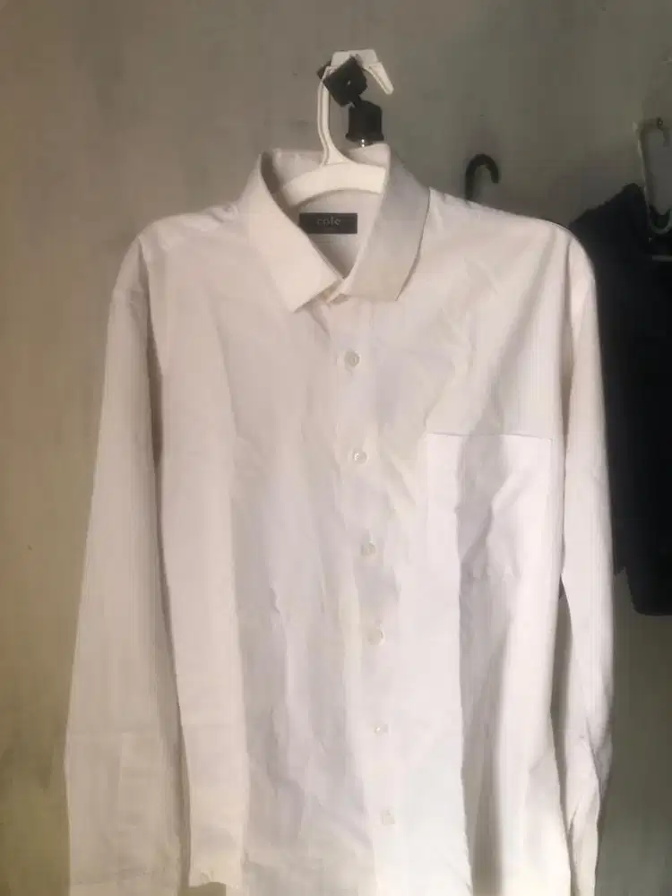 Kemeja putih formal cole