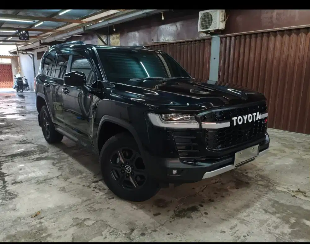 Toyota Land Cruiser 300 GRS 4x4 2024 Km 500 ( Like New )