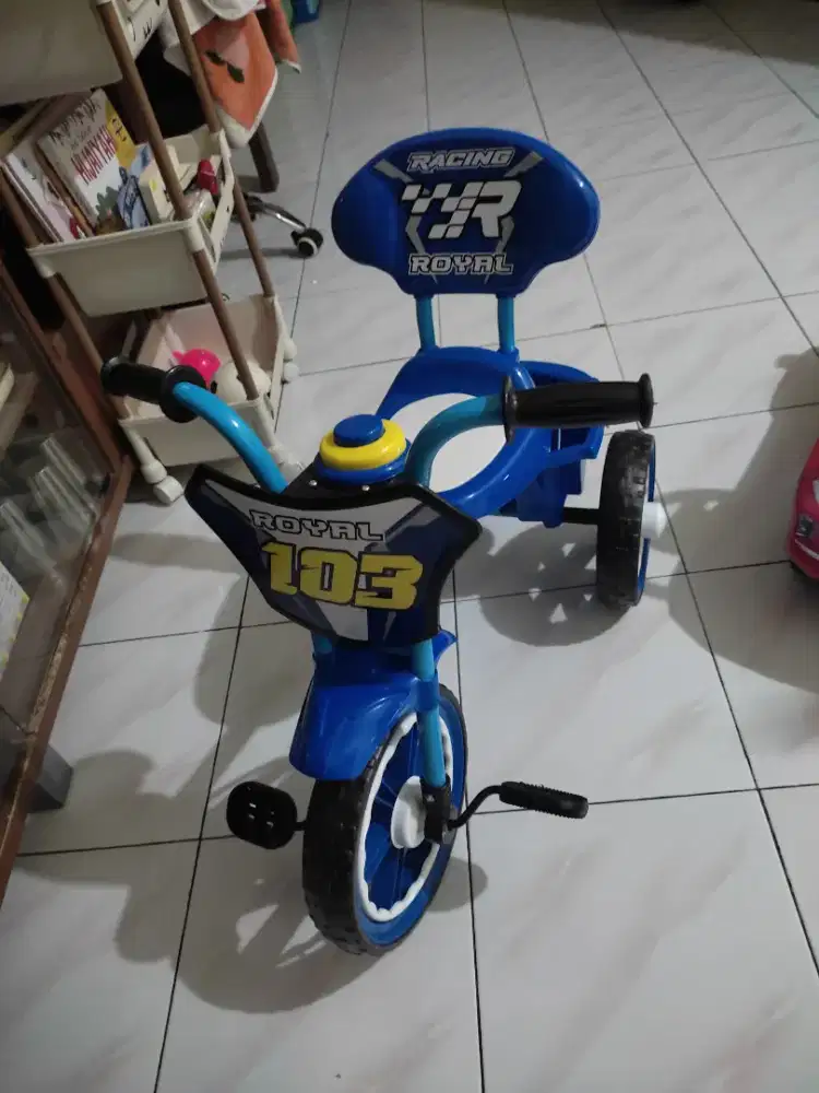 Sepeda anak roda tiga
