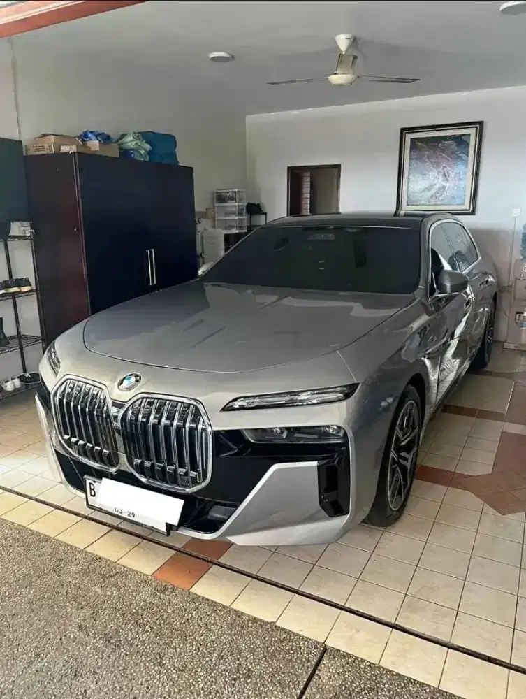 BMW 735i CKD Luxury Executive Sedan Full Technology