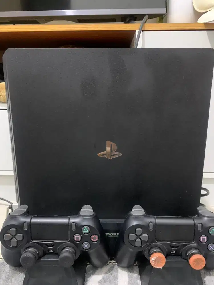 PS 4 Pro 1 TB Ori + TV LED 24 Inch