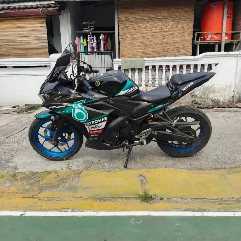 Yamaha YZF R25 tahun 2016 mulus terawat baik