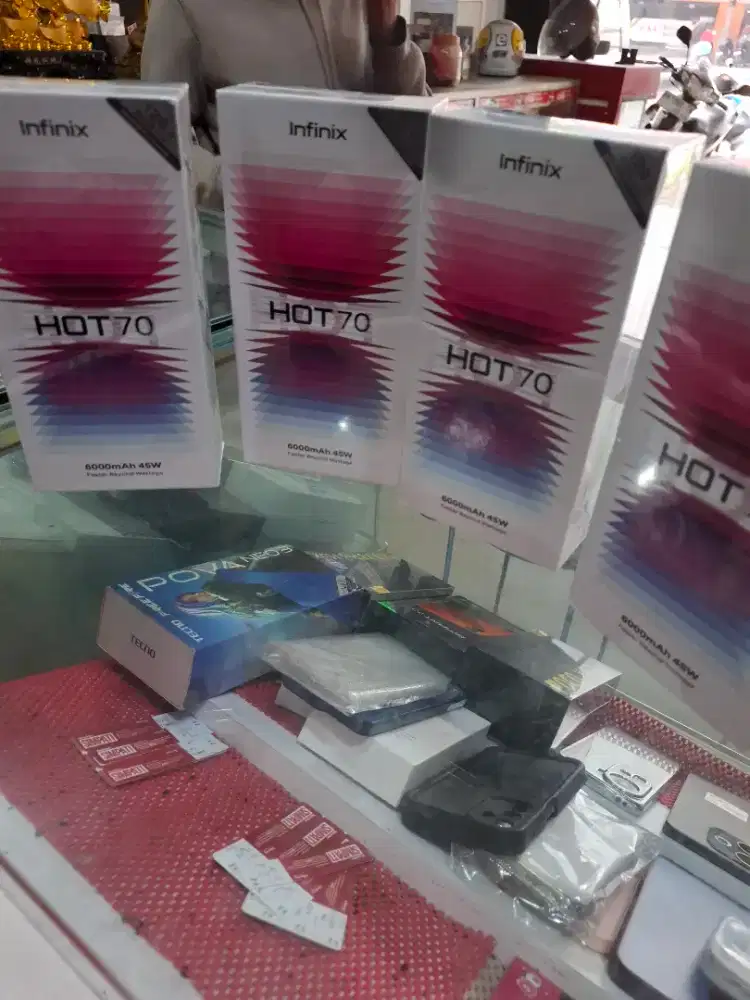 Infinix hot 70 ram 4+4/128 (baru)