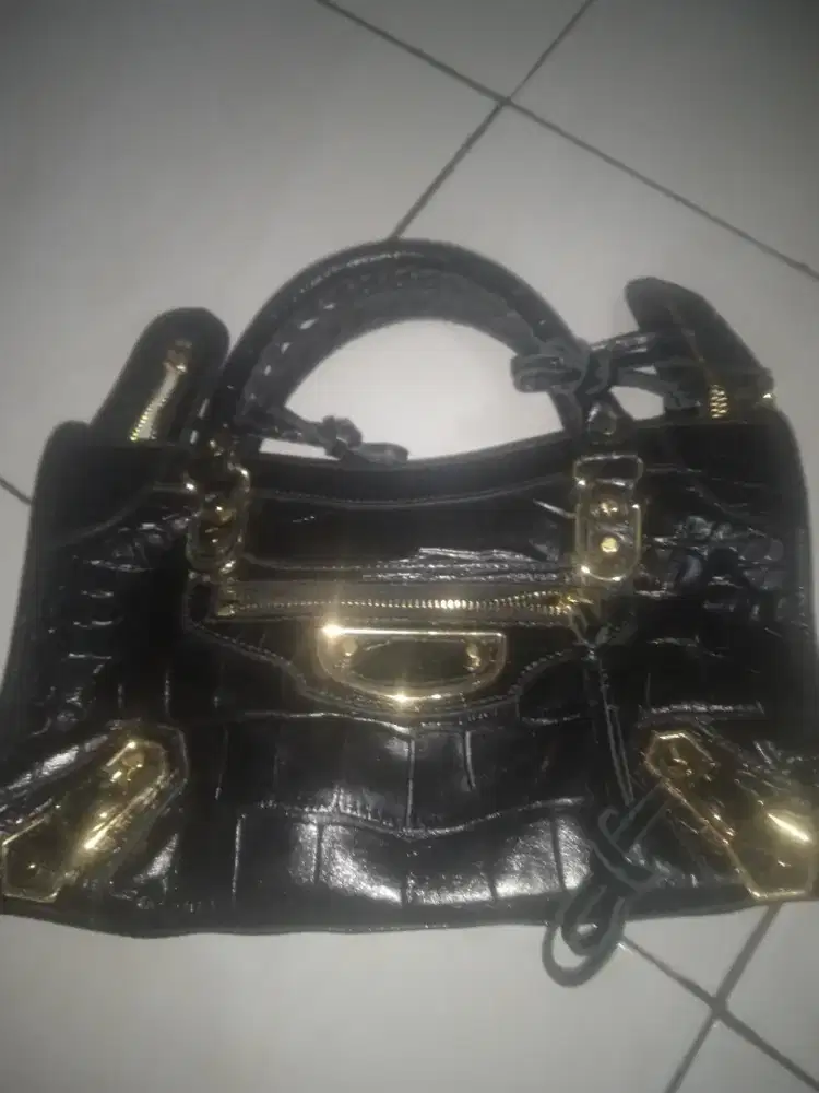 Tas brened Balenciaga