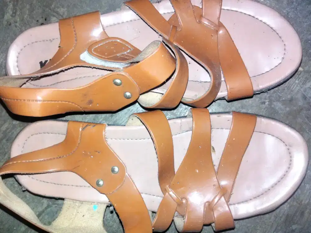 Sepatu sandal cewek ukuran 38