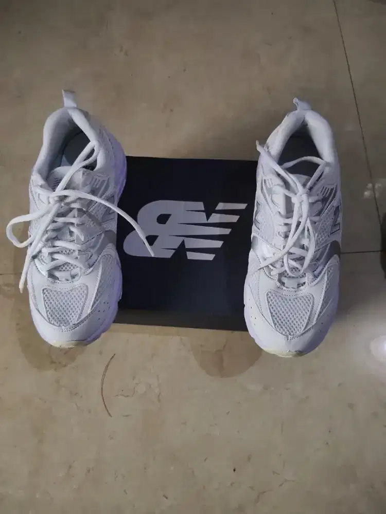 Sepatu NB dan sepatu Puma