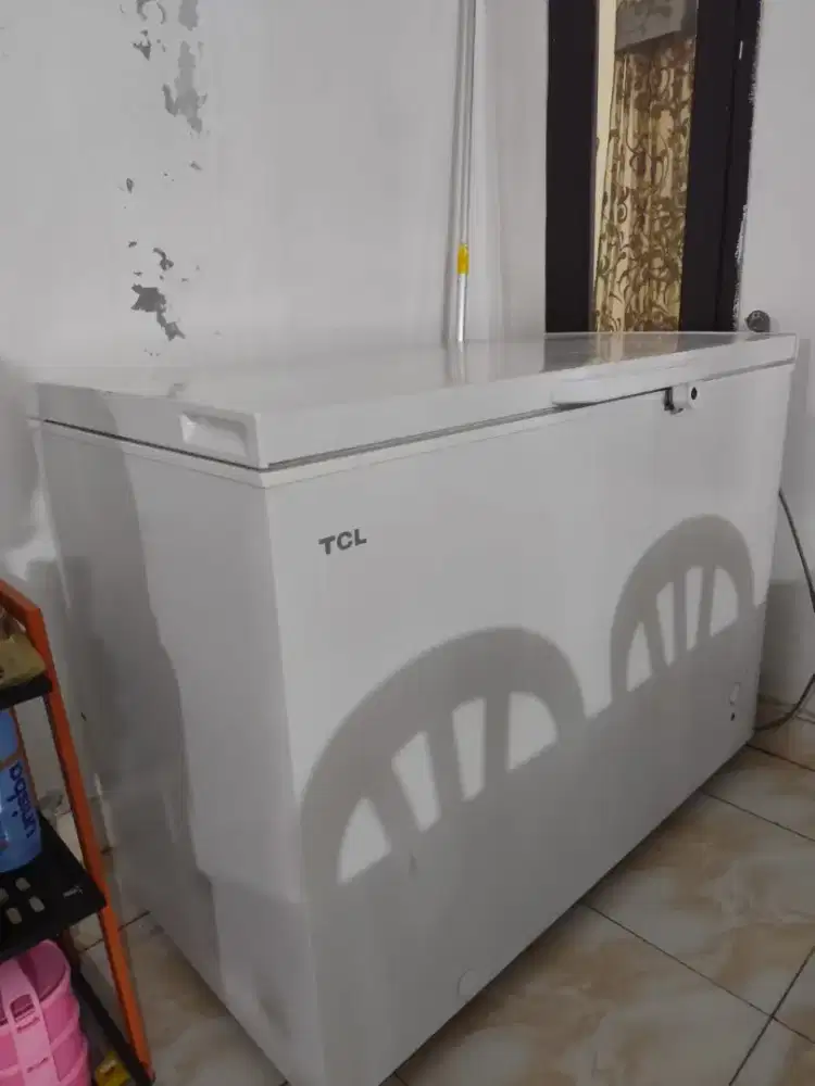 TCL Freezer 300 Liter