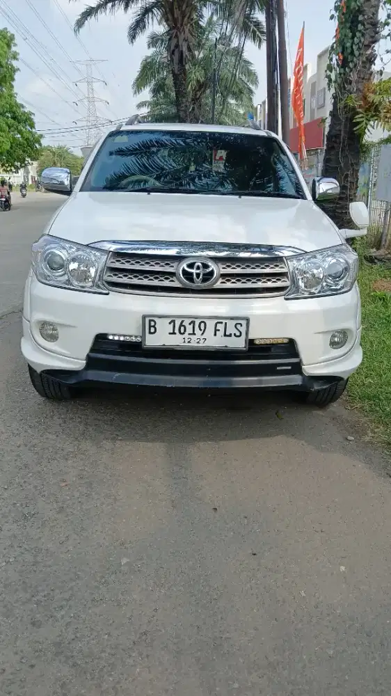 Toyota fortuner 2,4 trd at 2011