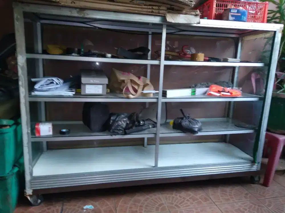 Etalase kaca bekas