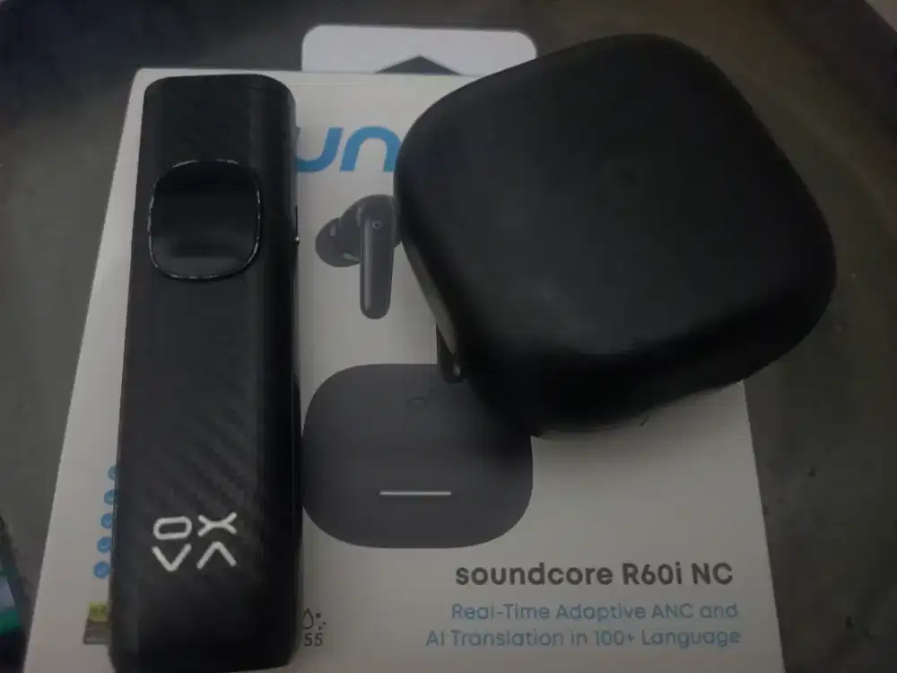 TWS Soundcore R60i, warna hitam