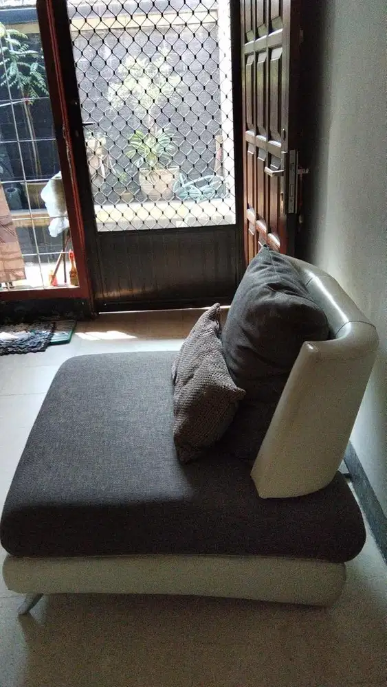 Sofa Seperti Baru