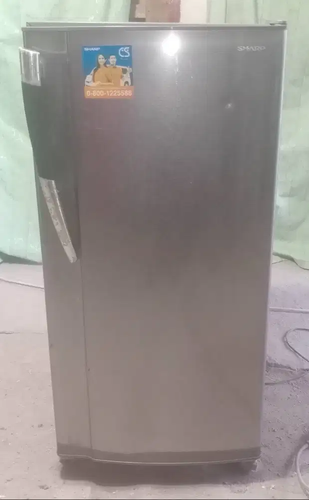 Kulkas 1 pintu SHARP SAMURAI.(Diantar Dalam Kota Padang Saja)