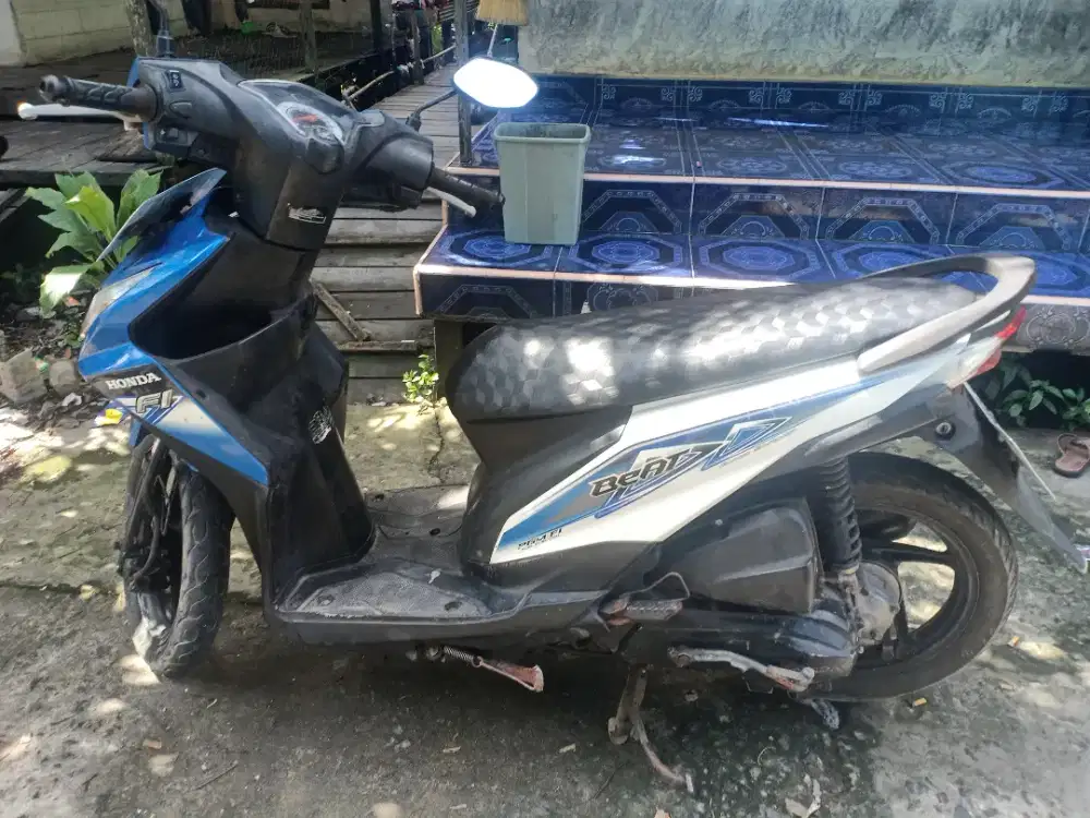 Di jual beat biru putih lecet pemakayan